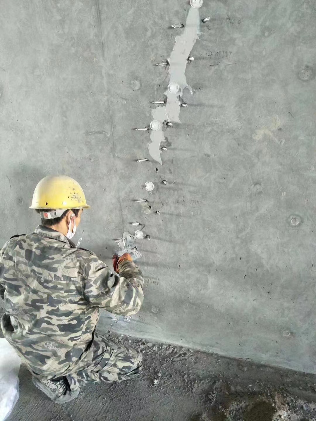 袁州混凝土楼板裂缝加固施工的方案